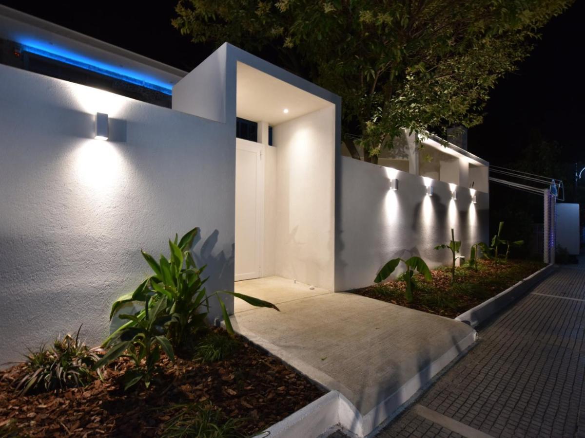 4 Elements Seaside Luxury Suites By Rentalspro Services Nea Moudania Halkidiki Экстерьер фото